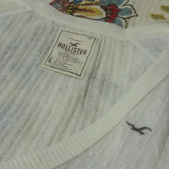 GENTLY USED, HOLLISTER SUMMER SWEATER! 😘 - Picture 4 of 5